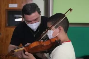 Leia mais sobre o artigo Orquestra Sinfônica Brasileira promove residência pedagógica com jovens do Instituto Moinho Cultural