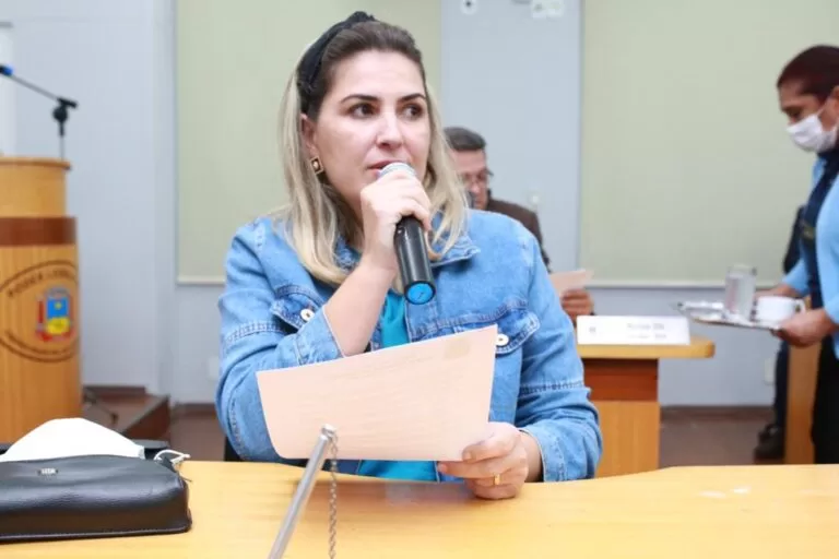 Vereadora pede melhoria na sinalização de cruzamento perigoso no Bairro Popular Velha