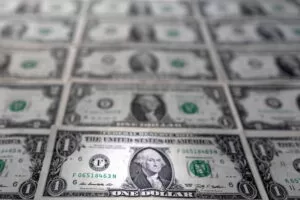 Leia mais sobre o artigo Dólar salta a R$ 5,43 com investidores à espera de recessão