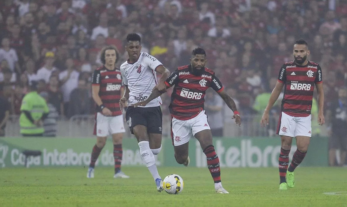 Leia mais sobre o artigo Copa do Brasil: Flamengo pressiona, mas Athletico-PR segura empate