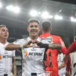 Atlético-MG vence Botafogo e lidera momentaneamente o Brasileirão