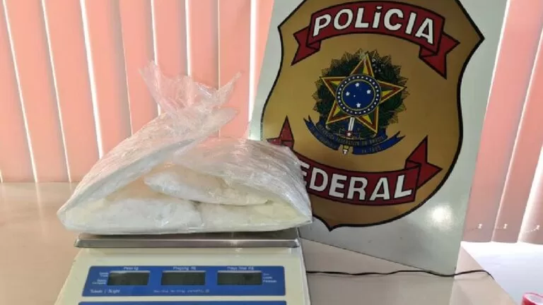 PF apreende cocaína em ônibus clandestino que trazia bolivianos para o Brasil