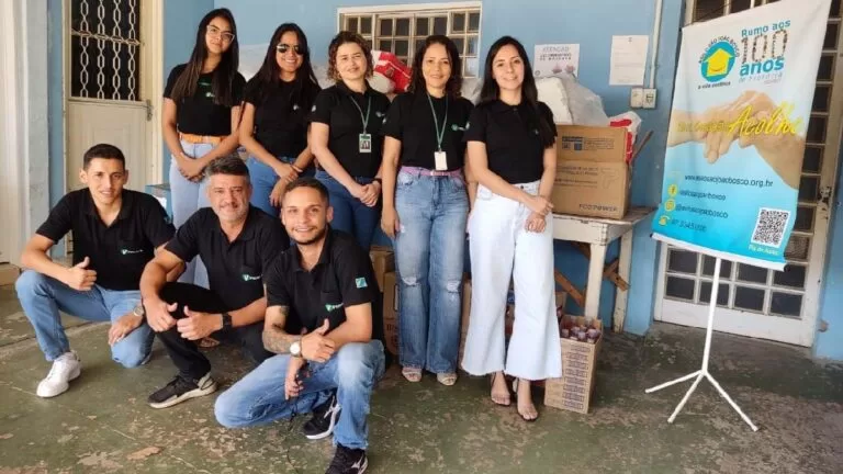 Colaboradores da Vetria e Vetorial doam alimentos ao Asilo São João Bosco