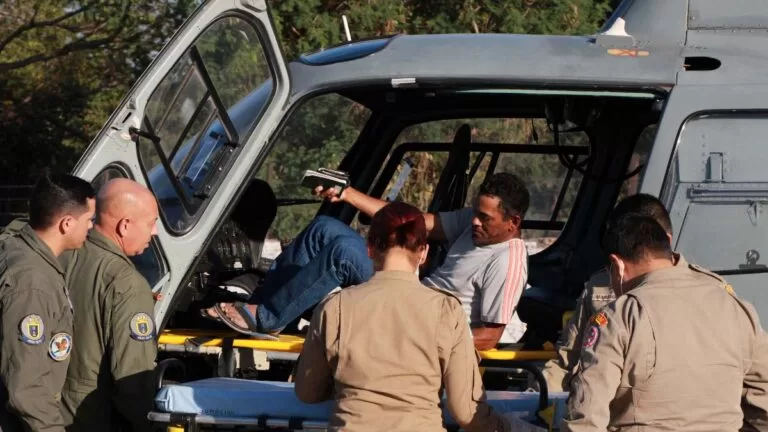 Marinha resgata ribeirinho com dor abdominal na região de Porto Índio