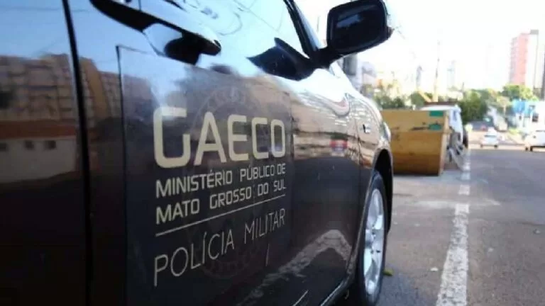 Delegado é preso pelo GAECO com 114 munições escondidas dentro de casa em MS