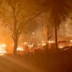 Incêndio atinge barracos de madeira dentro de área invadida na parte alta de Corumbá