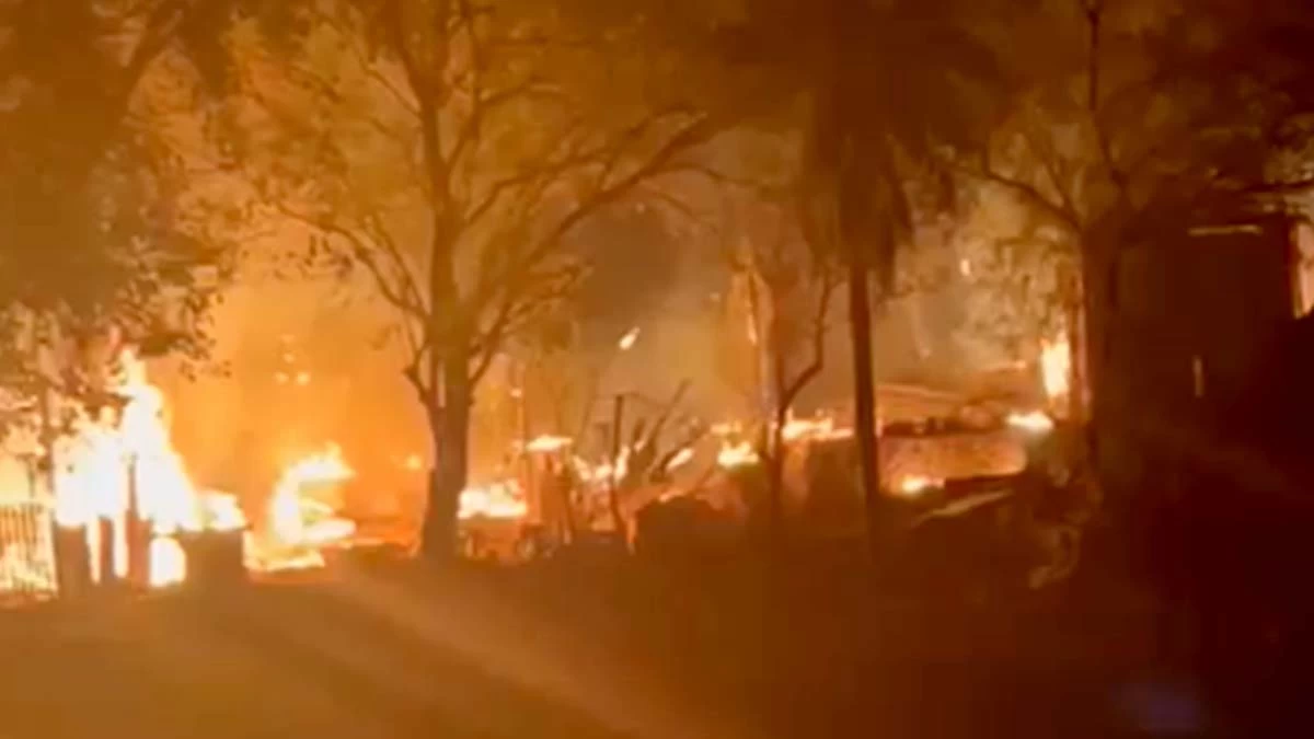 Você está visualizando atualmente Incêndio atinge barracos de madeira dentro de área invadida na parte alta de Corumbá