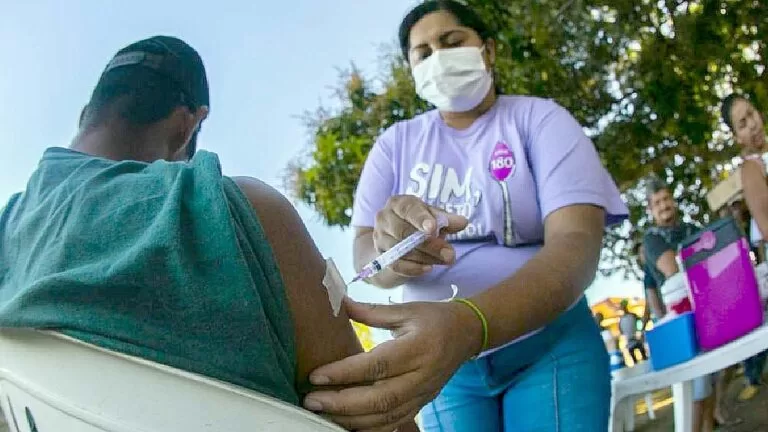 Corumbá libera dose de reforço contra covid-19 para pessoas a partir dos 35 anos