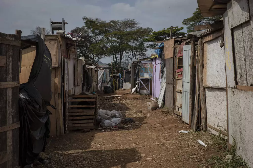 Você está visualizando atualmente Pobreza chega a recorde de quase 20 milhões nas metrópoles brasileiras