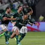 Com dois a menos, Palmeiras segura empate e se classifica nos pênaltis