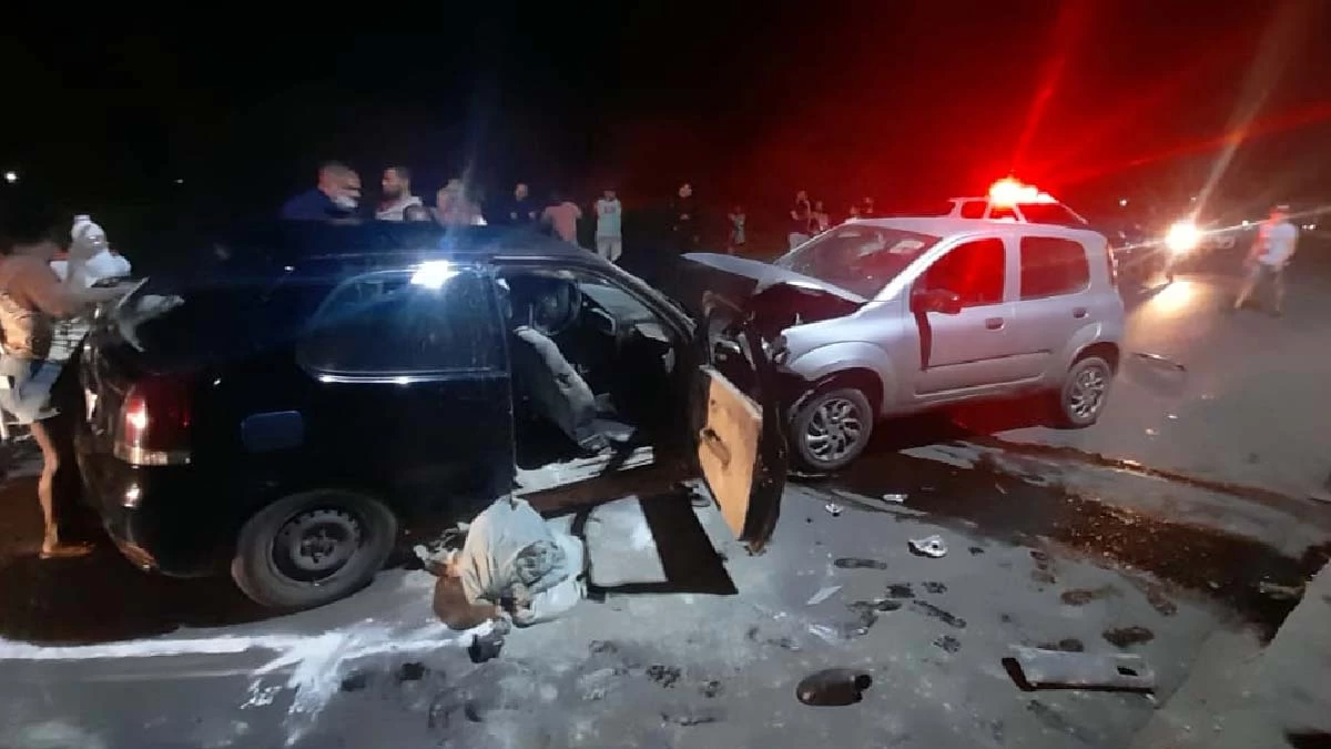 No momento, você está visualizando Colisão frontal entre veículos deixam condutores e passageiros feridos