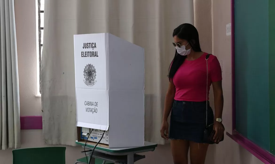 Leia mais sobre o artigo Eleições 2022 mantêm maioria do eleitorado feminina, com 53%