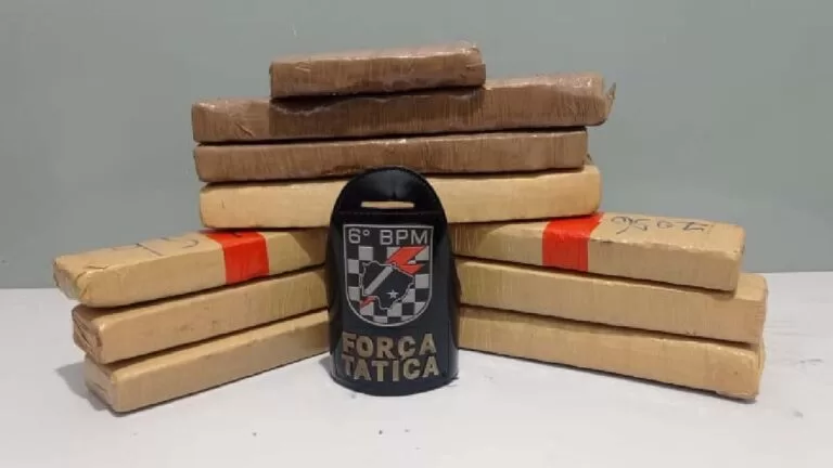 Adolescente é apreendido transportando 10 tabletes de maconha em carro de aplicativo