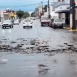 Chuva desmancha “asfalto novo” no centro de Corumbá e empresa culpa drenagem