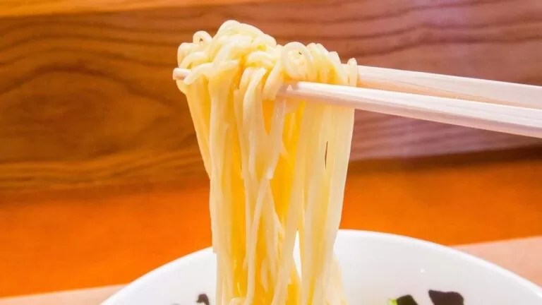 Anvisa faz alerta para macarrão de marca oriental contaminado e proíbe comercialização