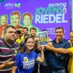 Riedel fecha pacto com a juventude em carta entregue por instituições