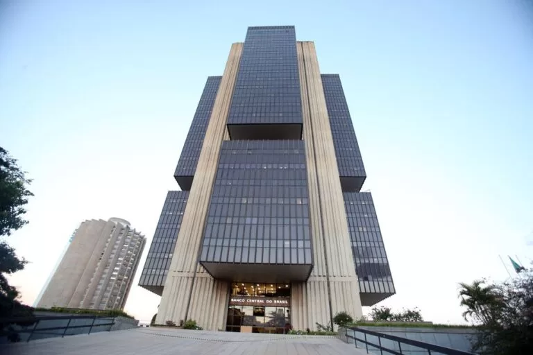 ‘Prévia’ do PIB do Banco Central aponta queda de 1,13% na economia em agosto