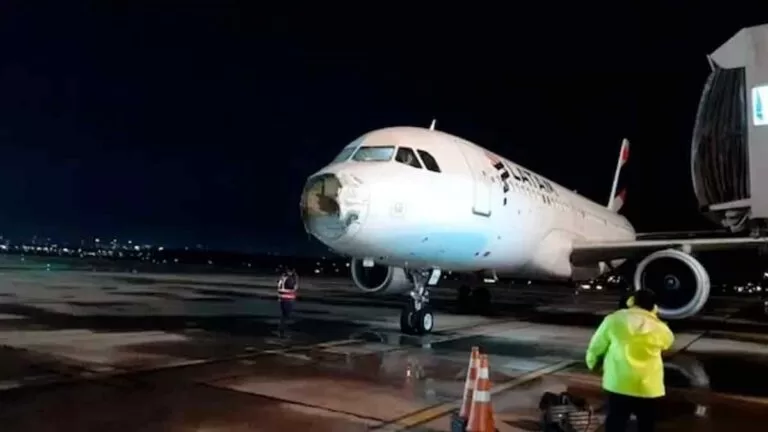 Temporal durante voo danifica aeronave e piloto faz pouso de emergência | vídeo