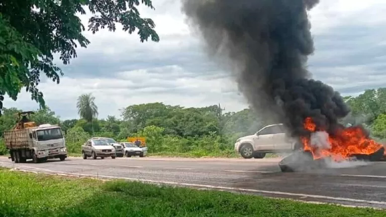 Manifestantes montam novo bloqueio na BR-262 em Anastácio