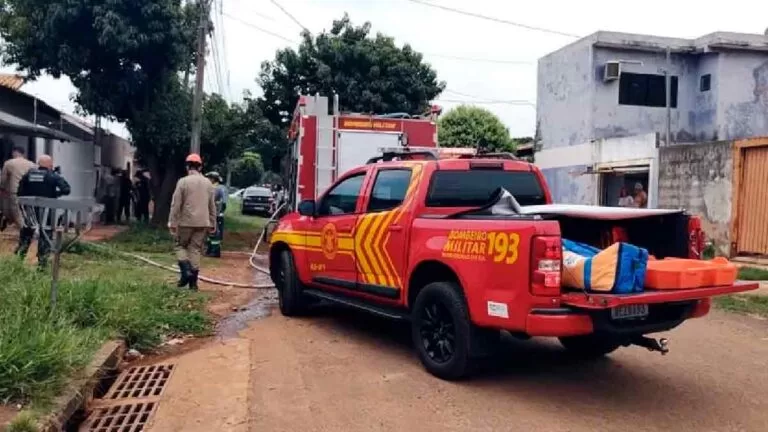 Celular explode enquanto carregava e incendeia residência em Campo Grande