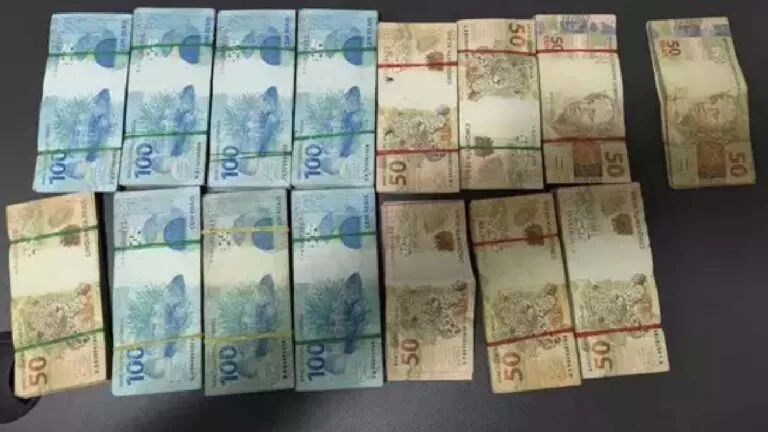 Polícia apreende material de campanha e mais de R$ 100 mil reais em rodovia de MS