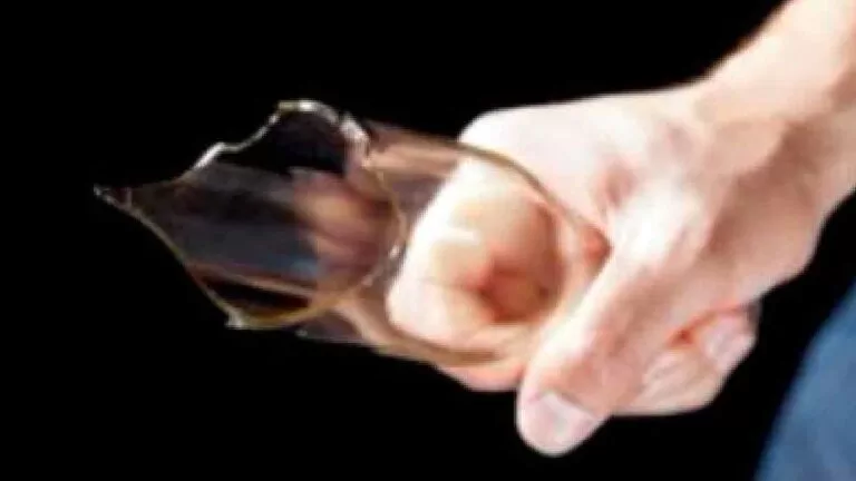 Mulher é agredida com caco de vidro e mordida no Popular Nova