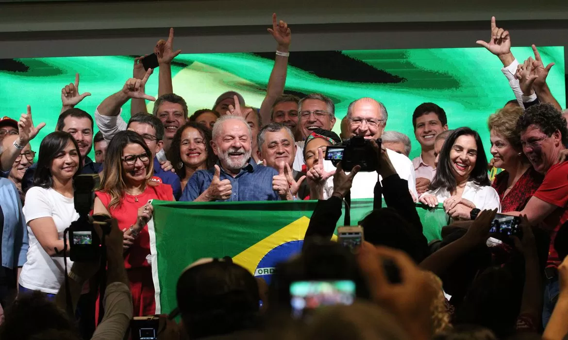 Você está visualizando atualmente Em primeiro discurso, Lula diz que combate à miséria é sua missão