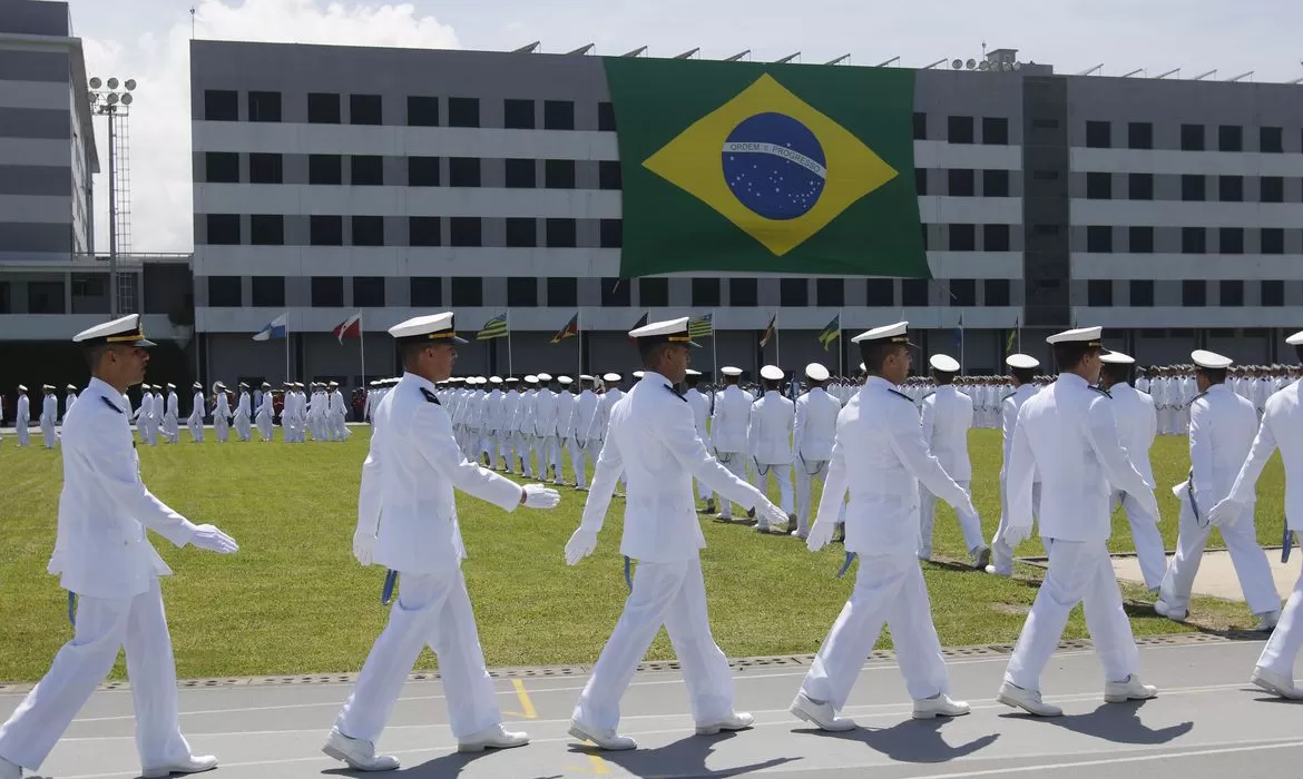 Você está visualizando atualmente Marinha abre processo seletivo para oficiais temporários