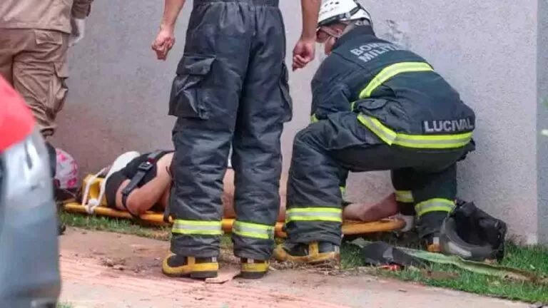 Homem atropela esposa com caminhão guincho, incendeia casa e foge