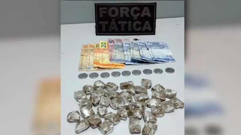 Força Tática flagra venda de drogas e dois são presos no Cristo Redentor