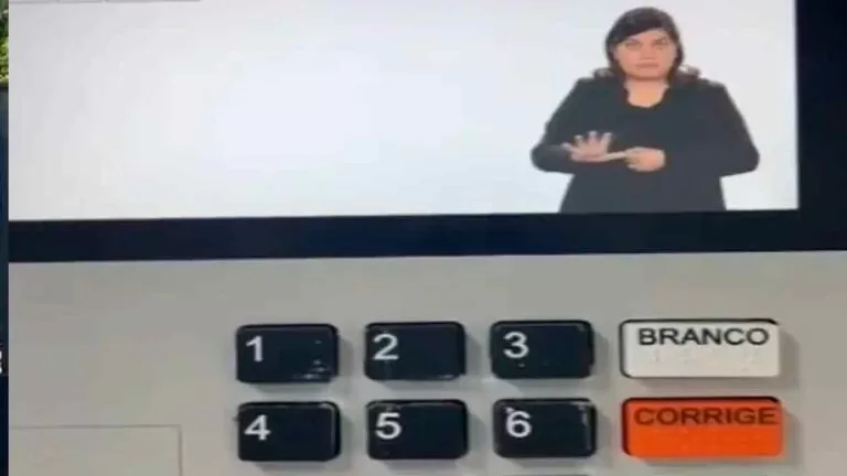 Jovem que colou teclado de urna eletrônica vai responder processo em liberdade