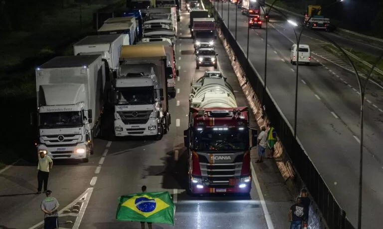 Todas rodovias federais do país estão livres de bloqueios, diz PRF