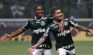 Leia mais sobre o artigo Palmeiras celebra título Brasileiro com goleada sobre o Fortaleza