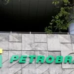 Gasolina sobe nos postos pela quarta semana seguida, mesmo sem reajuste da Petrobras