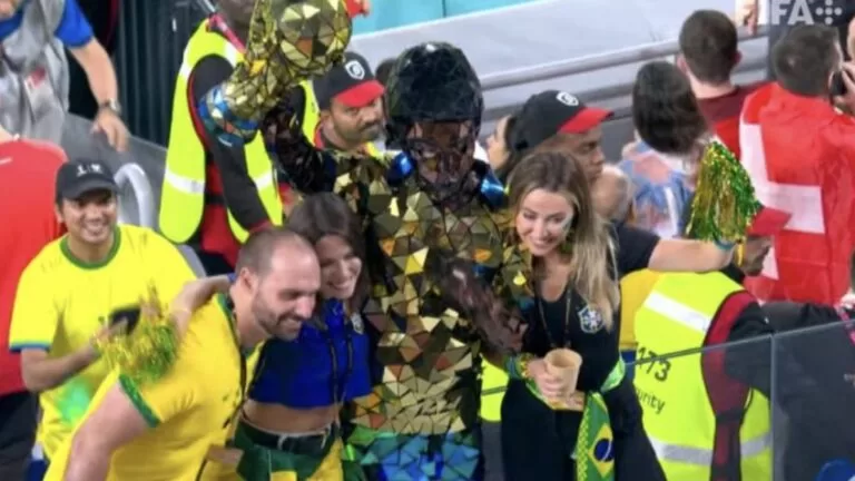 Eduardo Bolsonaro é criticado após flagra no Qatar: ‘Curtindo a vida’