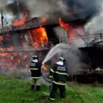 Embarcação em estaleiro pega fogo e mobiliza Corpo de Bombeiros de Corumbá | vídeo