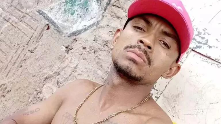 Homem foi golpeado com pelo menos 4 facadas nas costas e abdômen