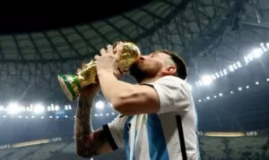 Leia mais sobre o artigo Argentina conquista o tricampeonato mundial e consagra Lionel Messi