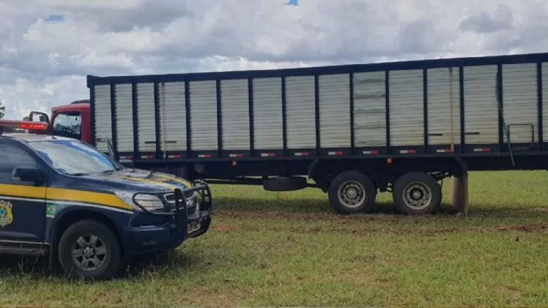VÍDEO: PRF persegue e troca tiros na BR-163 com homem que roubou caminhão em MT