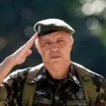 Bolsonaro nomeia comandante do Exército escolhido por Lula