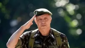 Leia mais sobre o artigo Bolsonaro nomeia comandante do Exército escolhido por Lula