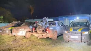 Leia mais sobre o artigo PRF recupera caminhonetes e motocicleta com registro de furto na fronteira com a Bolívia