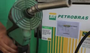 Leia mais sobre o artigo Petrobras reduz preços da gasolina e do diesel para as distribuidoras