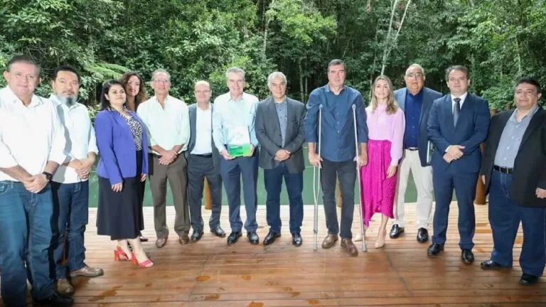 Riedel e Barbosinha reúnem Poderes para entrega do relatório da transição