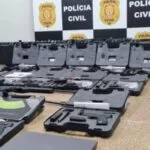 Empresário de Renan Bolsonaro é preso por comércio ilegal de armas