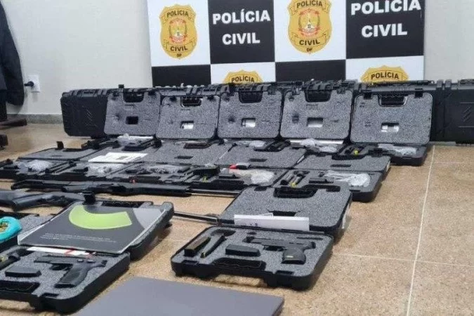 Você está visualizando atualmente Empresário de Renan Bolsonaro é preso por comércio ilegal de armas