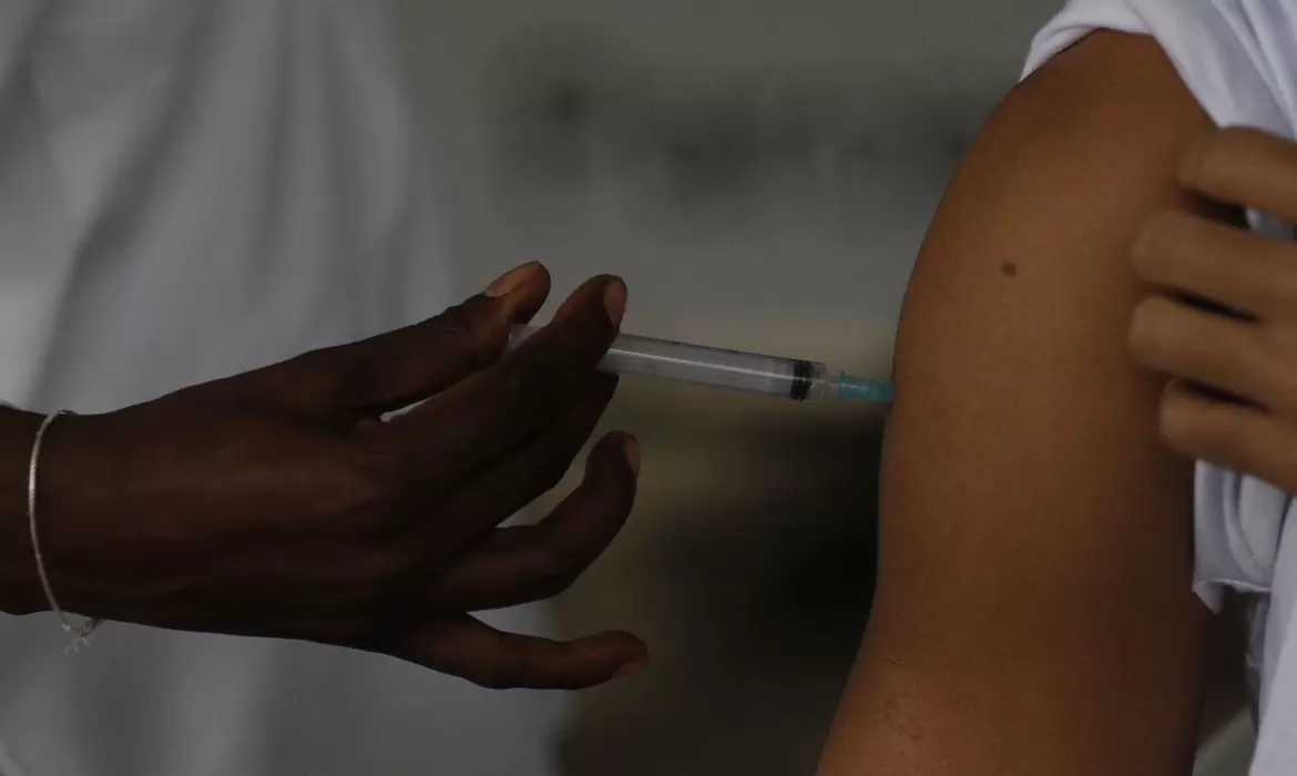 Você está visualizando atualmente Covid: aplicação da vacina bivalente deve começar em 27 de fevereiro