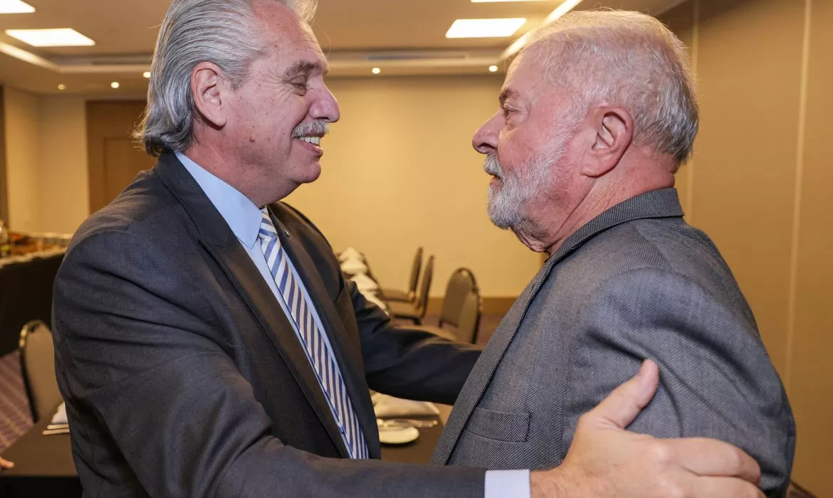 Você está visualizando atualmente Lula se reúne hoje com presidente argentino e cita parceria antiga