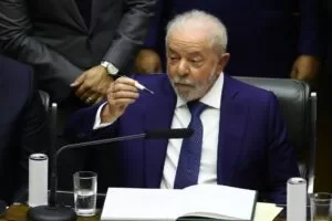 Leia mais sobre o artigo Decreto de armas de Lula reforça poder da PF; bolsonaristas atacam Forças Armadas
