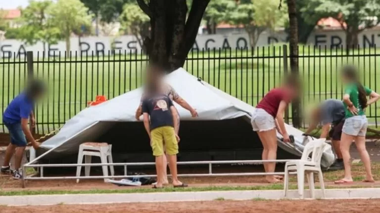 “É hora de dar Tchau” começa desmobilização de acampamento em frente ao CMO em Campo Grande